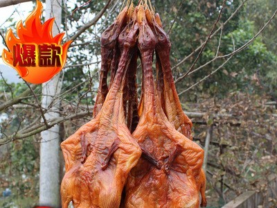 四川烟熏板鸭 沙河特产腊鸭农家土麻鸭酱板鸭700g/只腊肉腊肠批发图1