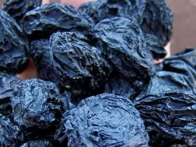 新疆吐鲁番 无籽夏黑玫瑰香葡萄干 办公室零食500克 现货量大从优图1