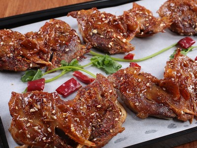 山东华宝厂家直销冷冻鸡肉 生鲜冷冻鸡头 批发动物宠物饲料图5