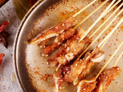 批发油炸烧烤排骨小肉串中街夜市冰鲜小串冷冻半成品排骨肉串图3