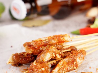 批发油炸烧烤排骨小肉串中街夜市冰鲜小串冷冻半成品排骨肉串图2