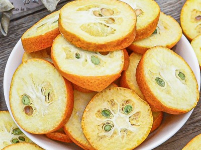 新品广西桂林金桔干金桔茶产地直供 花果茶批发水果片 冻干金桔片图1