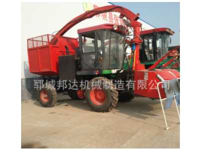 四轮带动履带农作物牧草艾叶收割机 玉米牧草青储机图1