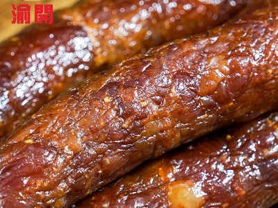 源头厂家直供风干麻辣香肠烟熏香肠重庆四川风味餐饮批发微商腊肠图2