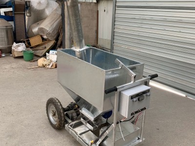 半自动手推式饲料喂料车 猪场牛羊鸡鸭撒料车 多功能移动喂料机图4