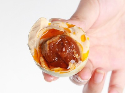 亚弟海鸭蛋65g批发代发广西北海特产北部湾红树林咸鸭蛋拌粥简装图2