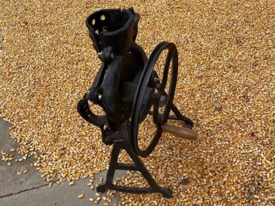 手摇玉米脱粒机手动玉米脱粒家用玉米脱粒干玉米剥粒机玉米剥米机图3