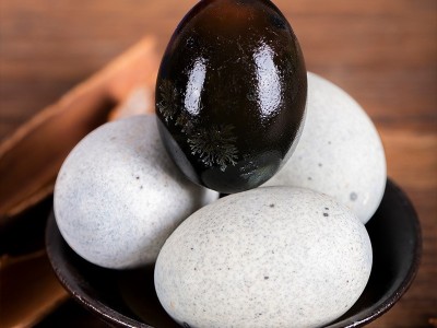 山东湖区特产无铅工艺糖心松花蛋工厂批发4枚6枚装变蛋皮蛋松花蛋图4