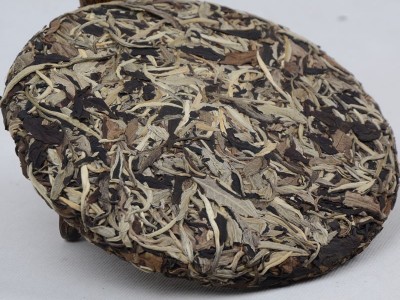 云南景谷老白茶春茶白牡丹饼高山花香牡丹王茶饼茶叶日晒357g批发图2