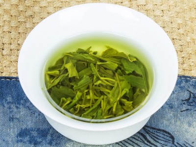 绿茶2025新茶浓香散装茶叶袋装产地批发耐泡明前茶图2