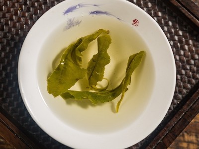 大叔耐泡茶 味甘回味微苦 压口茶黄山毛峰高山野茶绿茶滴水香茶叶图3
