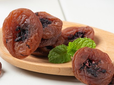 【久佳-紫苏菜梅饼2斤】无核青梅肉休闲零食蜜饯紫苏夹心话梅饼图3