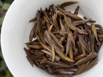 2013年白茶头采白毫银针毫香显现50g口感甘甜福建茶叶厂家直供图4