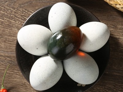 微山湖溏心松花蛋无铅工艺厂家批发松花蛋软糯溏心皮蛋20枚整箱图3