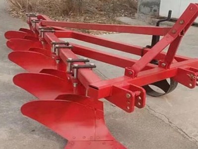 2021新款四轮拖拉机后悬挂铧式犁 农田耕地机械 翻地犁图2