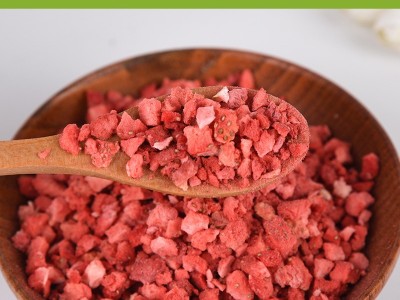 草莓粒源头厂家蛋糕烘焙水果干冻干草莓粒零食酸甜牛轧糖早餐图2