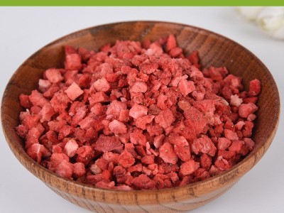 草莓粒源头厂家蛋糕烘焙水果干冻干草莓粒零食酸甜牛轧糖早餐图3