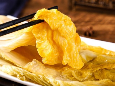 现货东北酸菜 厂家批发20斤一箱 大缸东北酸菜 白菜腌制图4