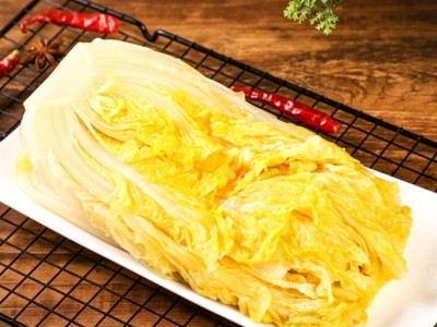 现货东北酸菜 厂家批发20斤一箱 大缸东北酸菜 白菜腌制图1